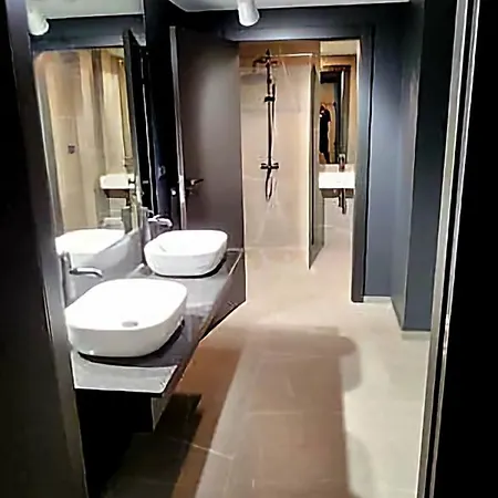 Castle Loft Apartment,spa, Gym ,sauna & Swimming Pool Free Parking *