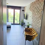 Castle Loft Apartment,spa, Gym ,sauna & Swimming Pool Free Parking Апартаменты *